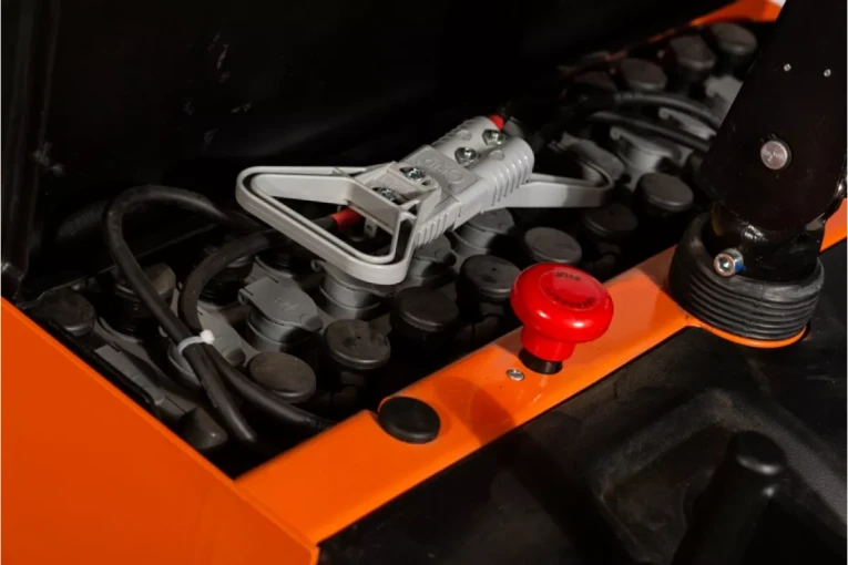 Штабелер электрический самоходный с платформой 1,5 т - 5,6 м Вилы: 1150 , АКБ Свинцово - кислотная, CL1556W SIBLINE 