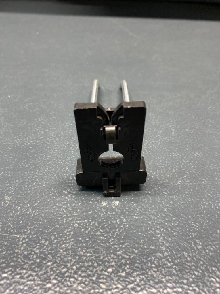 Крючок двойной 100 мм Крючок двойной 100 мм