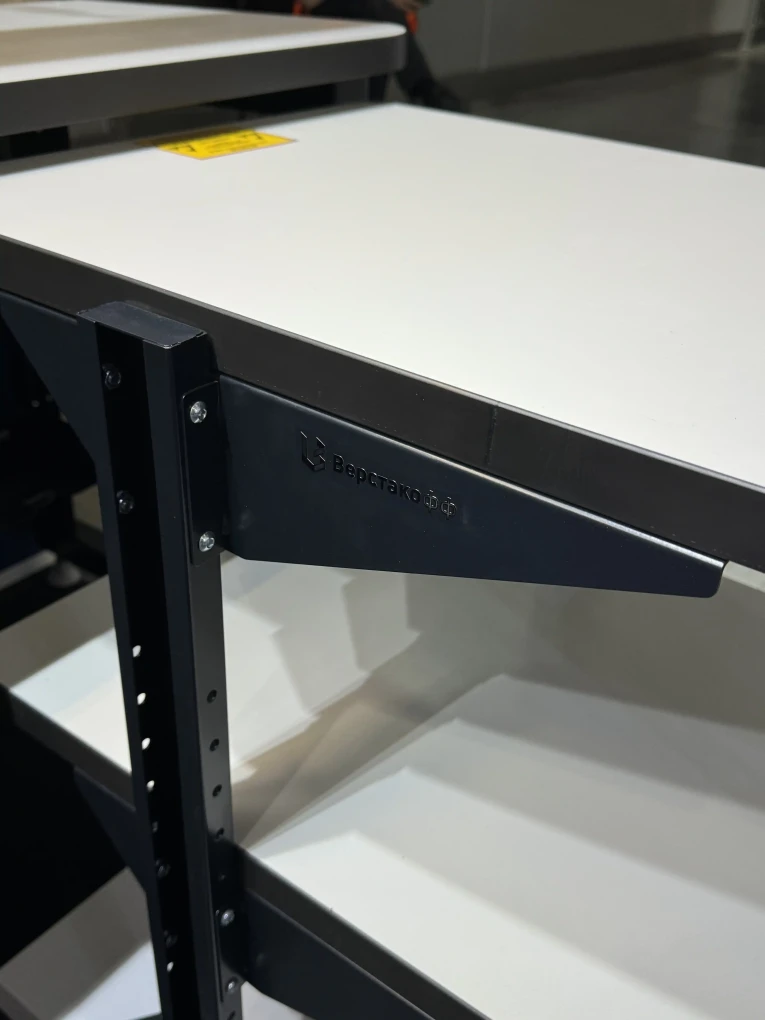 Подкатной антистатический стол SPC A Подкатной антистатический стол SPC A