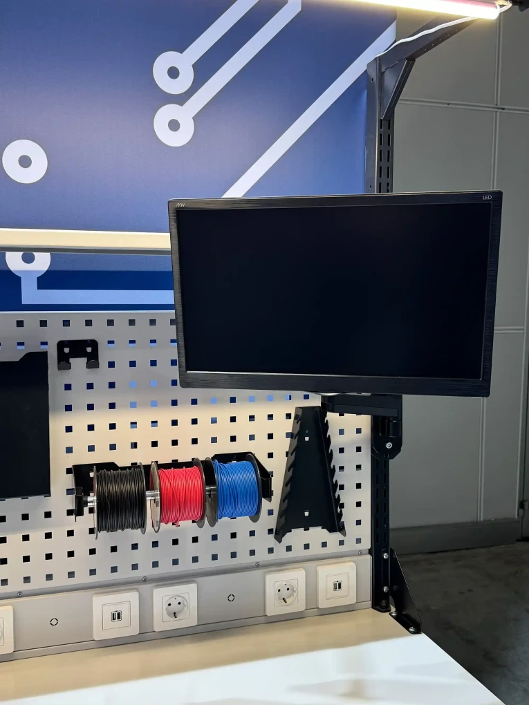 Кронштейн для монитора DBL Кронштейн для монитора DBL